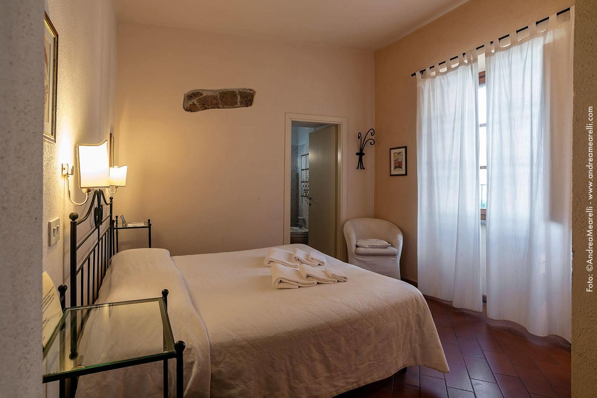 Hotel Scilla Sovana Exteriör bild