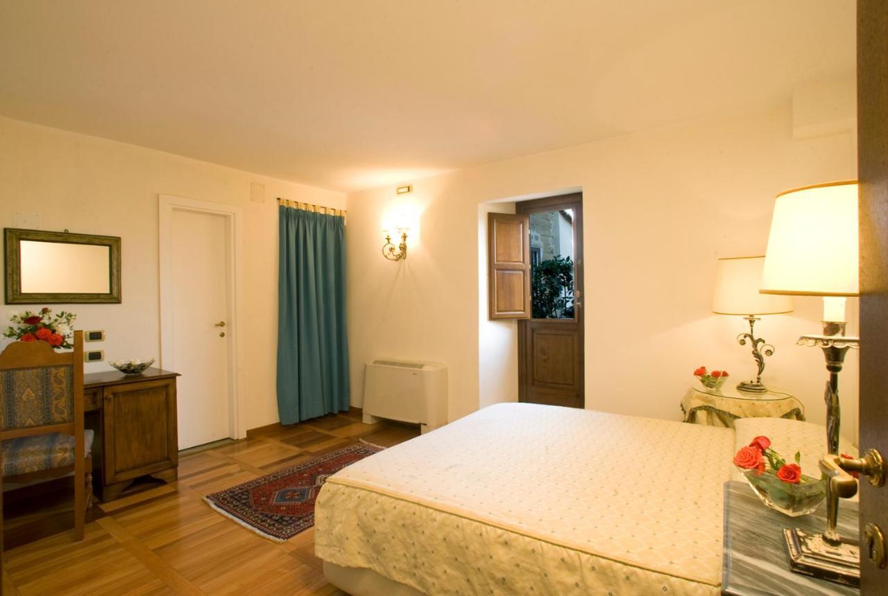 Hotel Scilla Sovana Exteriör bild