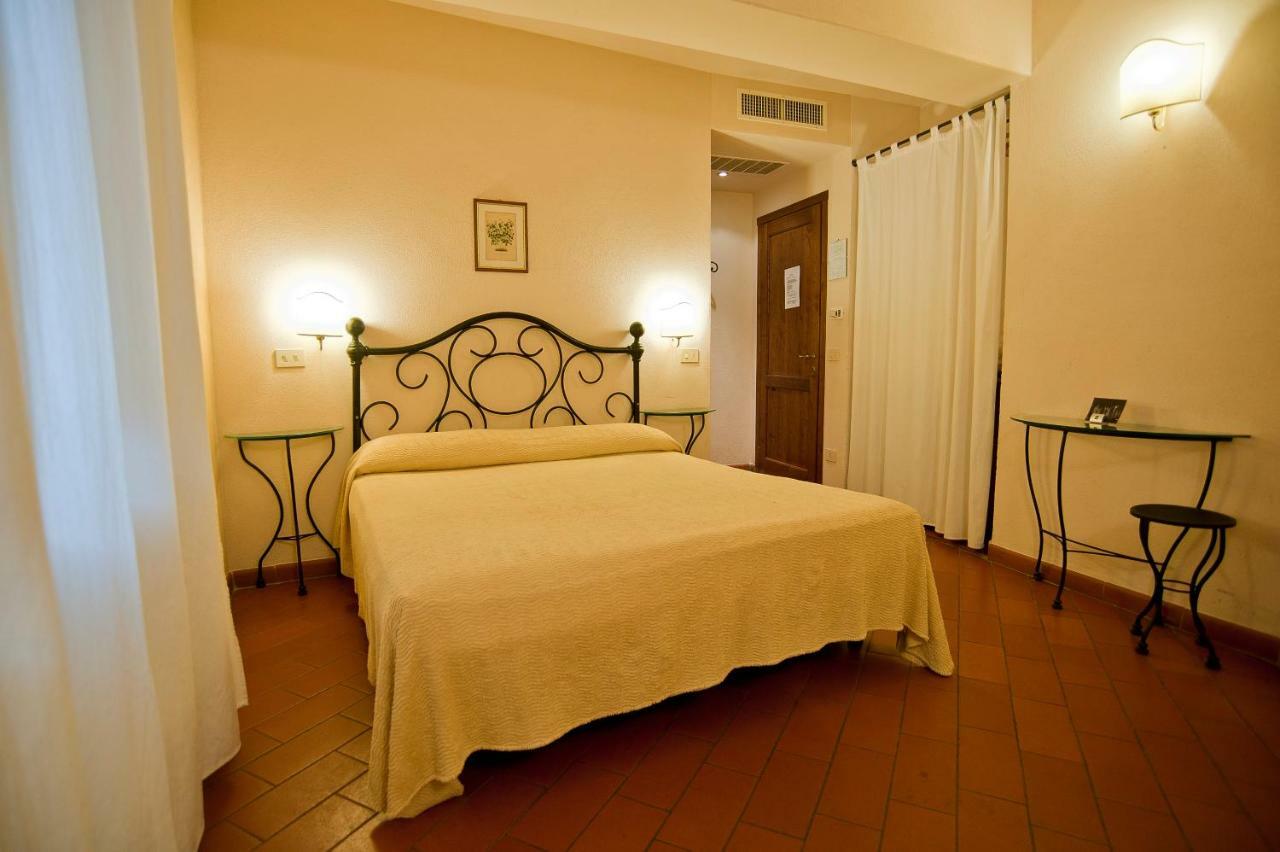 Hotel Scilla Sovana Exteriör bild